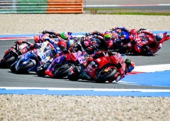 Bagnaia vence corrida emocionante, Marquez sofre acidente caro