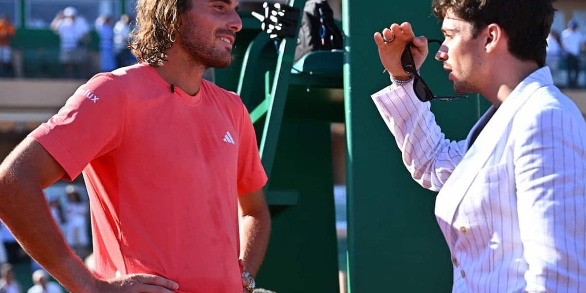 “Stefanos Tsitsipas consegue entrar em um Go-Kart?” O tenista faz pergunta inusitada para estrela da F1 Charles Leclerc, descubra o motivo.