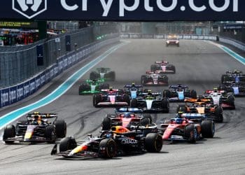Verstappen escapa por pouco de Perez ‘overconfidente’ na abertura da Fórmula 1 em Miami.