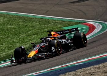 Horner detalha queda abrupta de velocidade de Verstappen durante Grande Prêmio de F1 em Imola.
