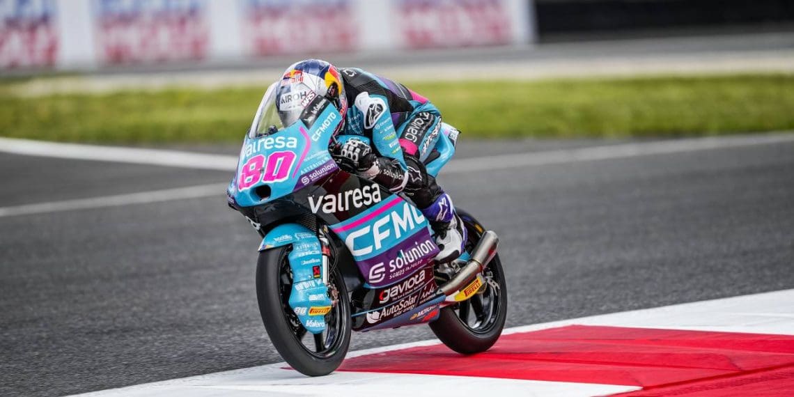 Alonso garante vitória na corrida de Moto3 em Mugello após parada prematura.