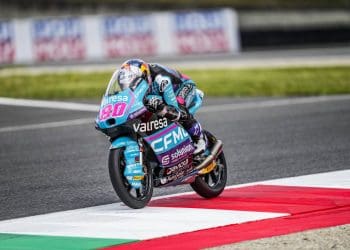 Alonso garante vitória na corrida de Moto3 em Mugello após parada prematura.