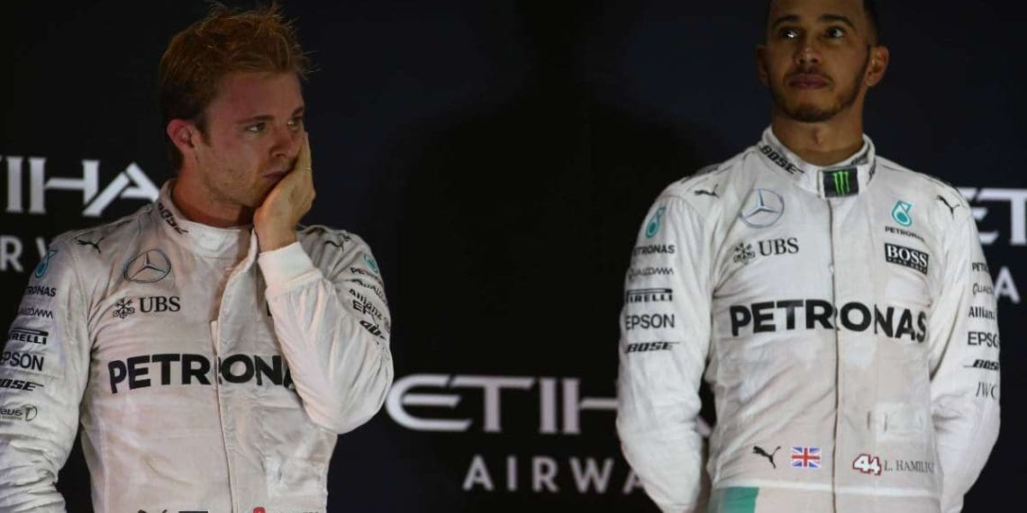 Nico Rosberg revela que a Mercedes o forçou e a Lewis Hamilton a assinar um ‘acordo de colisão’ após o acidente polêmico no GP da Espanha.