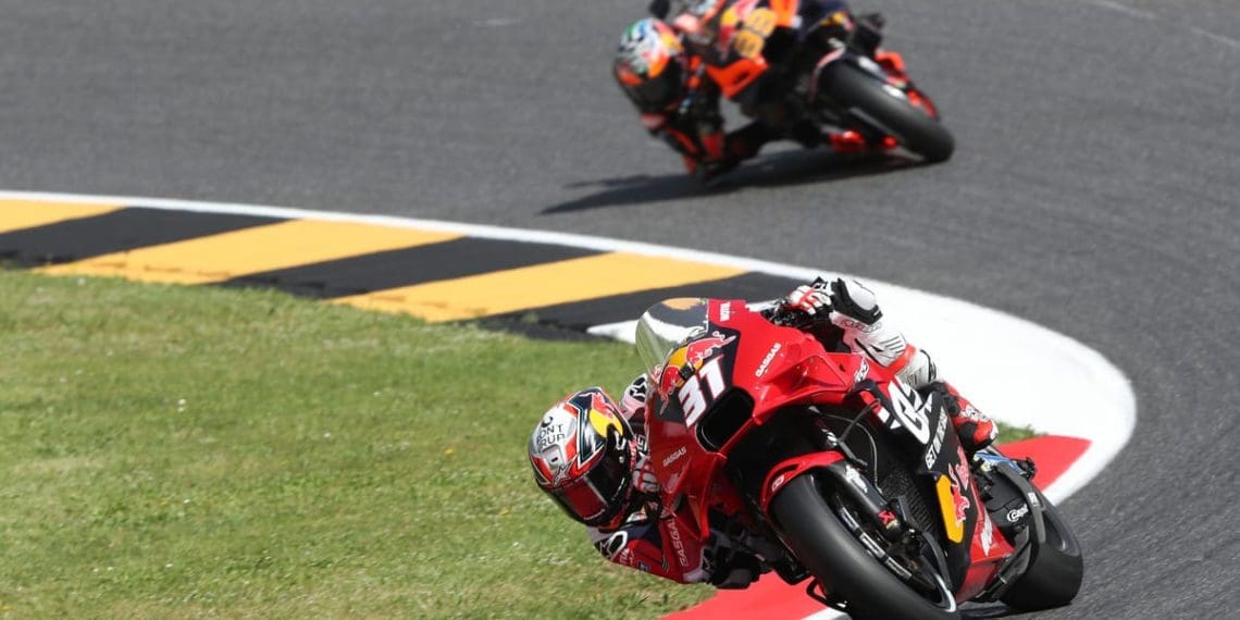 Acosta assina contrato com a principal equipe de MotoGP da KTM.