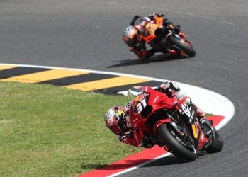 Acosta assina contrato com a principal equipe de MotoGP da KTM.