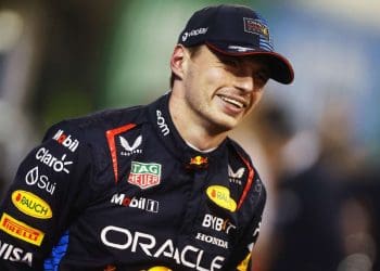Max Verstappen expressa desejo de encerrar carreira na Red Bull, chamando de “incrível”.