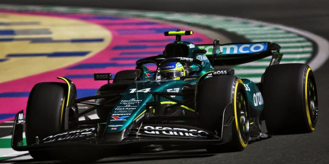 Alonso cuidadoso apesar da impressionante velocidade nos treinos da F1 da Aston Martin na Arábia Saudita.