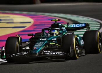 Alonso cuidadoso apesar da impressionante velocidade nos treinos da F1 da Aston Martin na Arábia Saudita.