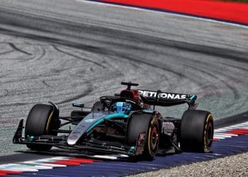 Russell reivindica vitória na corrida de F1 na Áustria após acidente de Verstappen e Norris.