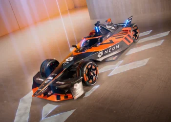 NEOM McLaren Unveils Striking Papaya colors for Formula E Season 11, Eyes New Triumphs with Bird-Barnard Duo