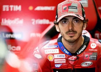 Escândalo: Bagnaia penalizado por obstruir Marquez.