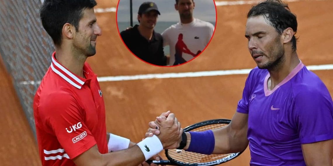 VÍDEO: Novak Djokovic menciona sutilmente o forte forehand de Rafael Nadal durante conversa com Carlos Sainz em Monte Carlo.