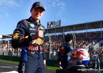 Verstappen surpreendido pela pole position