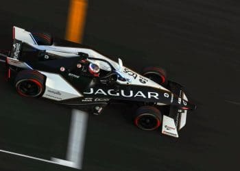 Corrida de Carros Elétricos de Xangai: Evans mantém a calma para garantir vitória na primeira corrida