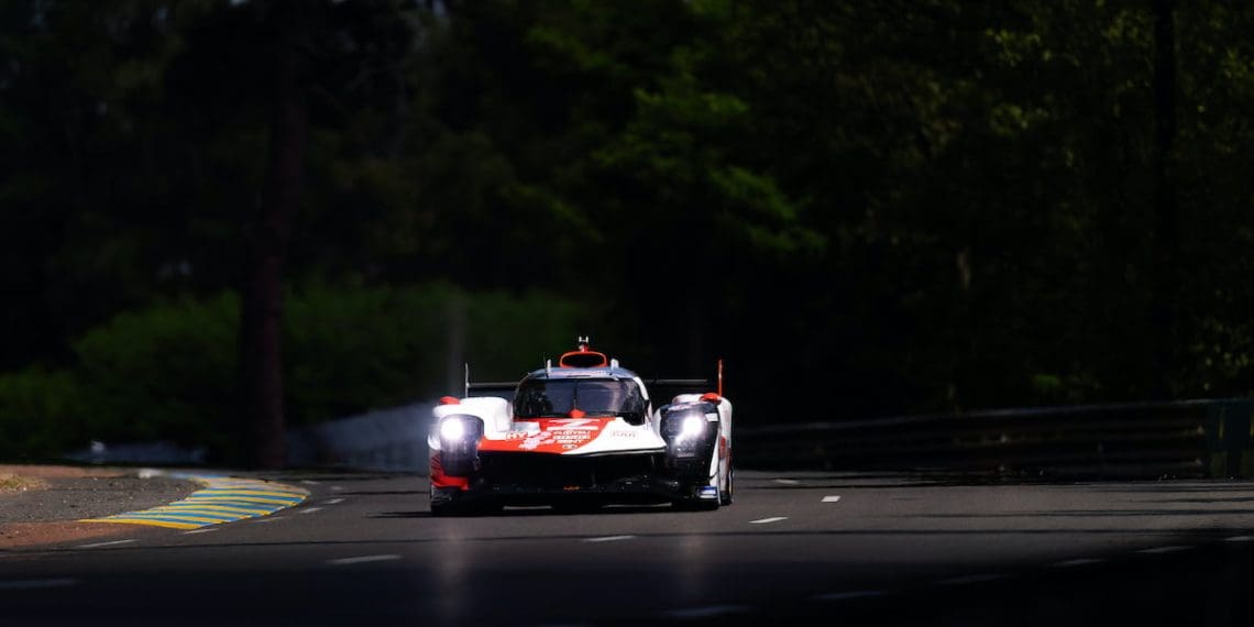 Kobayashi dita o ritmo na primeira sessão de testes de Le Mans