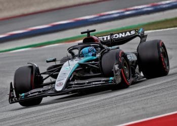 Russell continua calmo após confusão de classificação com Hamilton.