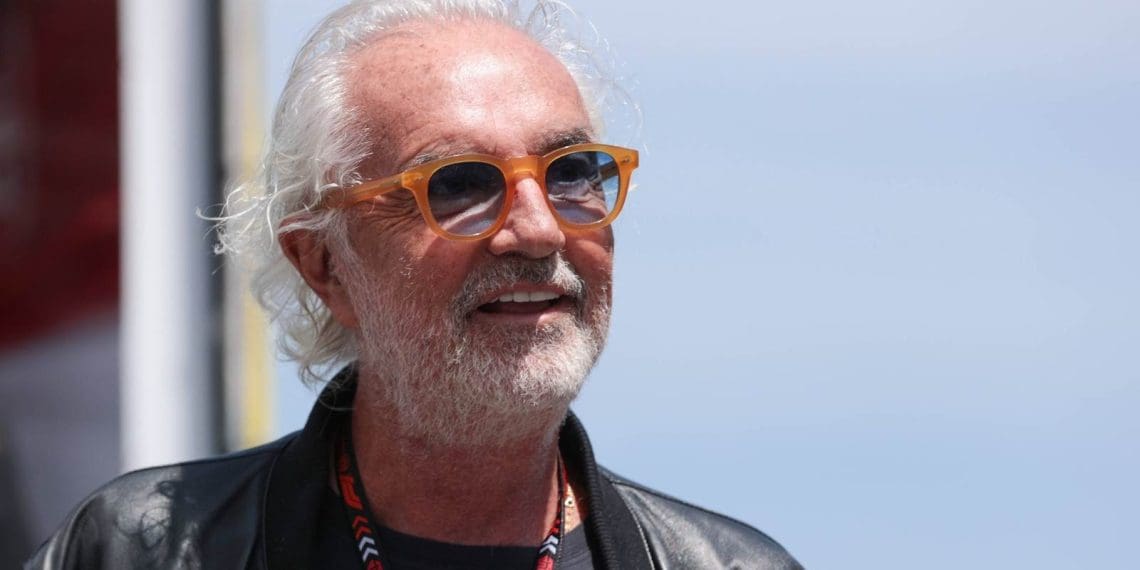 “Flavio Briatore responde criticamente aos que questionam seu retorno à F1.”