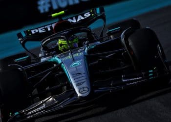 Hamilton lamenta estar em uma posição ruim durante o Q3 devido à natureza imprevisível do carro da Mercedes.