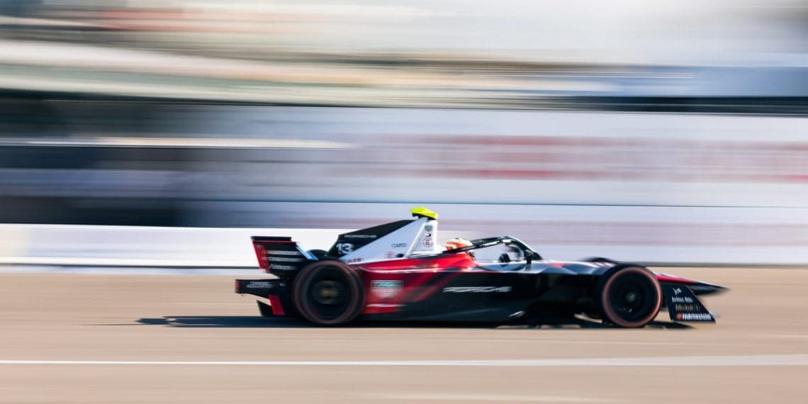 Da Costa vence para a Porsche em mais uma corrida caótica em Berlim.