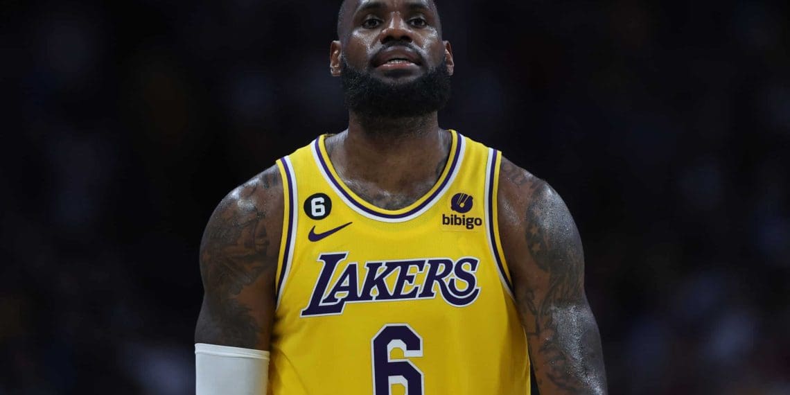LEBRON JAMES PUTS PRESSURE ON LAKERS WITH 1 TEAM