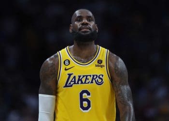 LEBRON JAMES PUTS PRESSURE ON LAKERS WITH 1 TEAM