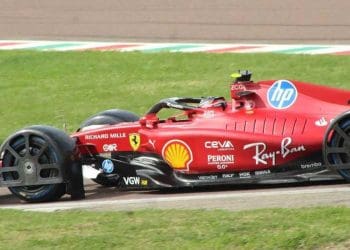 FIA rejeita cobertura de rodas como ineficaz para melhorar a segurança em corridas de F1 em tempo chuvoso.