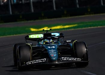 Alonso sob escrutínio por envolvimento em colisão na última volta com Russell.