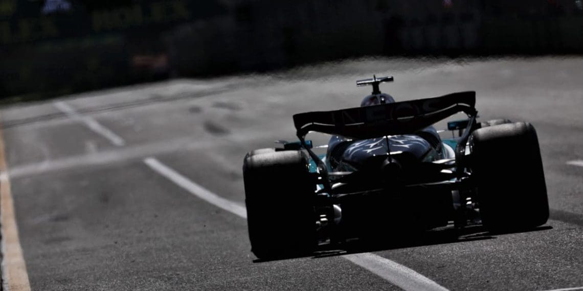 Motivos pelo qual o Grande Prêmio da Austrália não parou para o acidente de última hora de Russell.