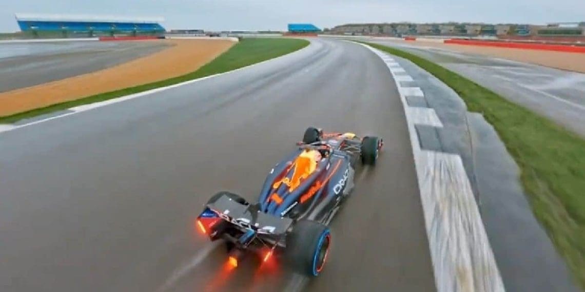 VÍDEO: Red Bull usa o drone mais rápido do mundo para filmar volta impressionante de Max Verstappen com pneus de chuva no RB20