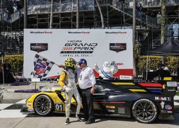Van der Zande emerge vitorioso em corrida caótica em Long Beach.