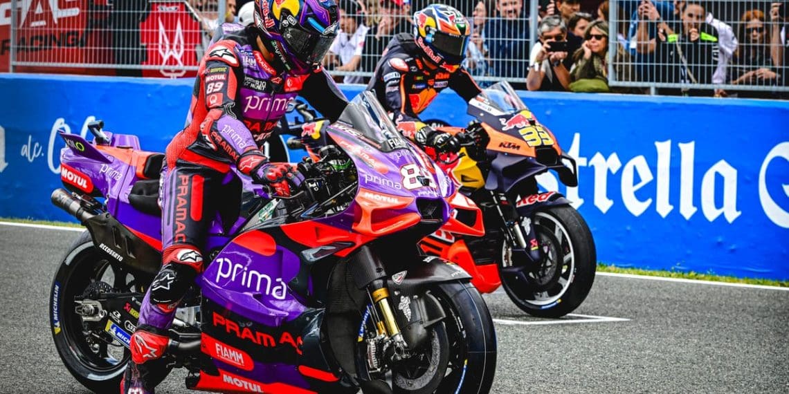 Martin emerge vitorioso, com Marquez e Bagnaia entre os 15 pilotos envolvidos em acidente de sprint.