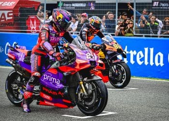 Martin emerge vitorioso, com Marquez e Bagnaia entre os 15 pilotos envolvidos em acidente de sprint.