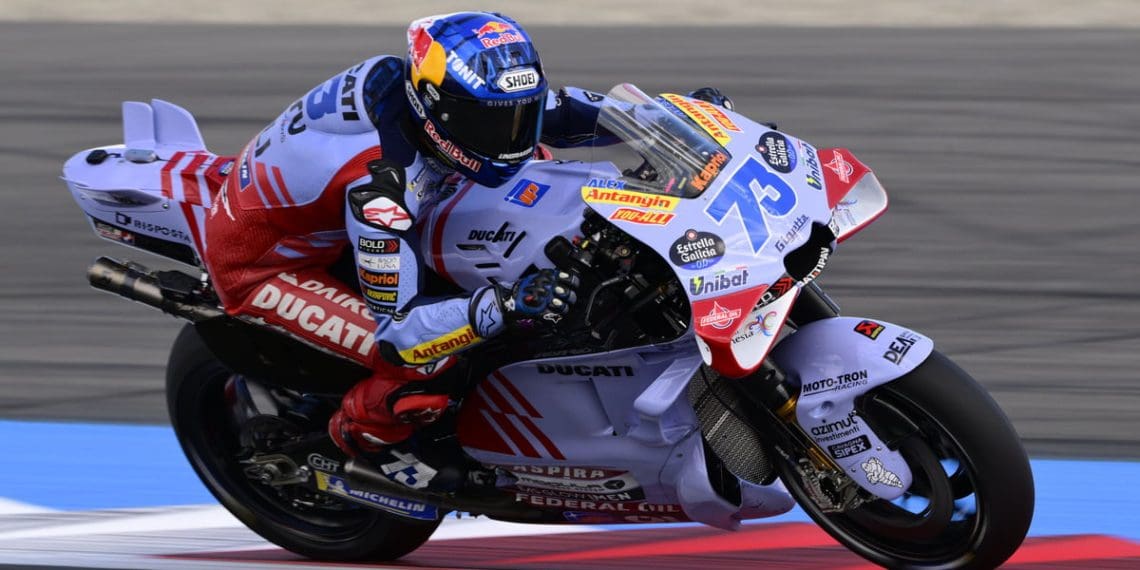 Alex Marquez continuará com a Gresini Ducati na MotoGP até 2026.