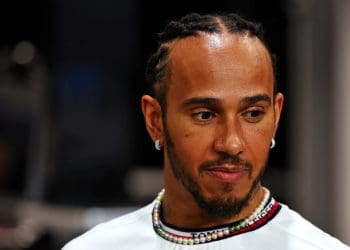 HAMILTON COMPARA TENSA RIVALIDADE ENTRE RED BULL E MCLAREN.