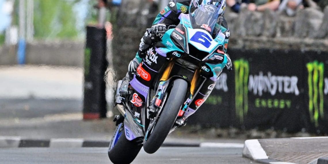 Dunlop conquista sua 28ª vitória no Isle of Man TT, um feito verdadeiramente excepcional.