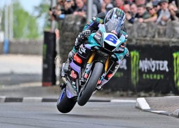 Dunlop conquista sua 28ª vitória no Isle of Man TT, um feito verdadeiramente excepcional.