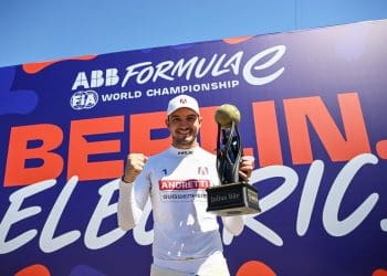 Dennis elogia a expertise dos pilotos no ciclismo em grupo.