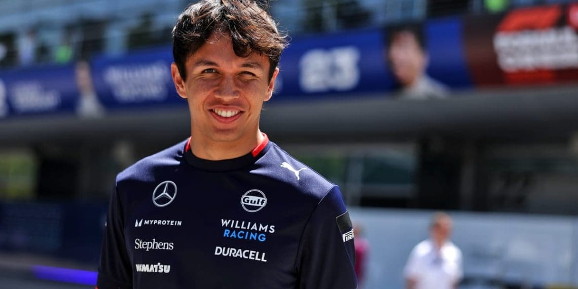 Albon assina novo contrato com a Williams F1 em grande demonstração de confiança.