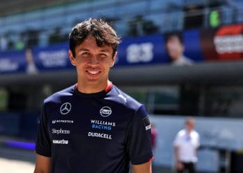 Albon assina novo contrato com a Williams F1 em grande demonstração de confiança.