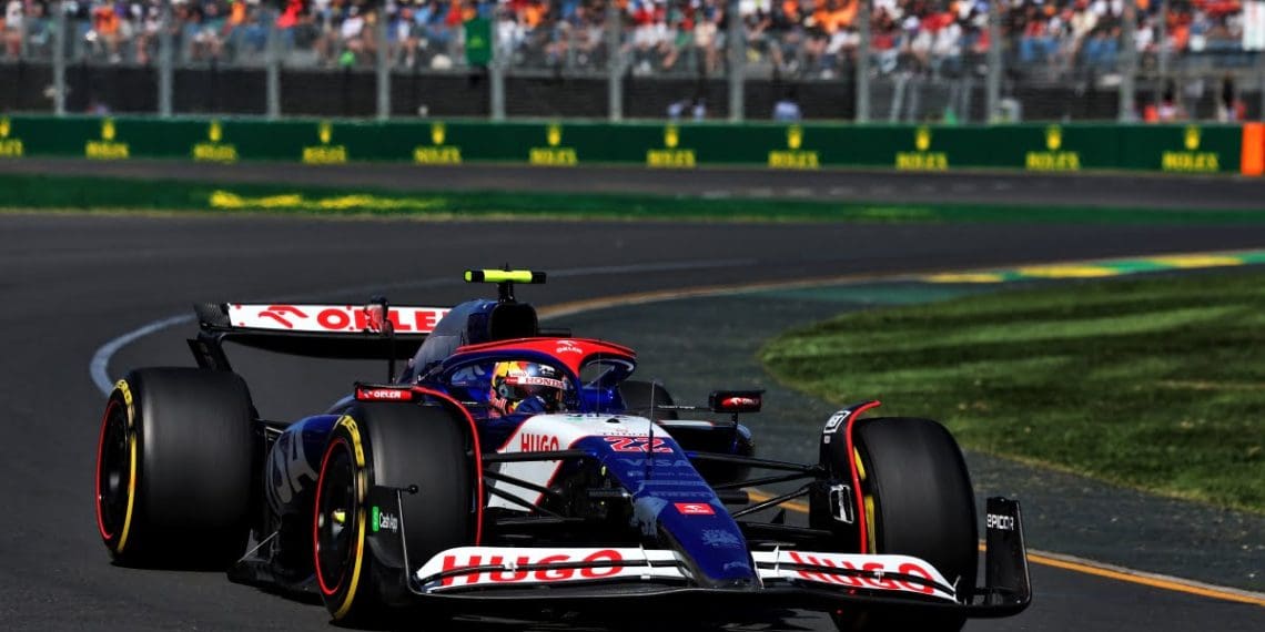 Tsunoda explica vantagens sobre Ricciardo na Red Bull.