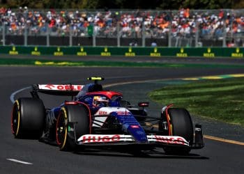 Tsunoda explica vantagens sobre Ricciardo na Red Bull.