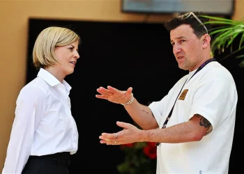 Will Buxton revela detalhes sobre os relacionamentos no paddock da Fórmula 1.