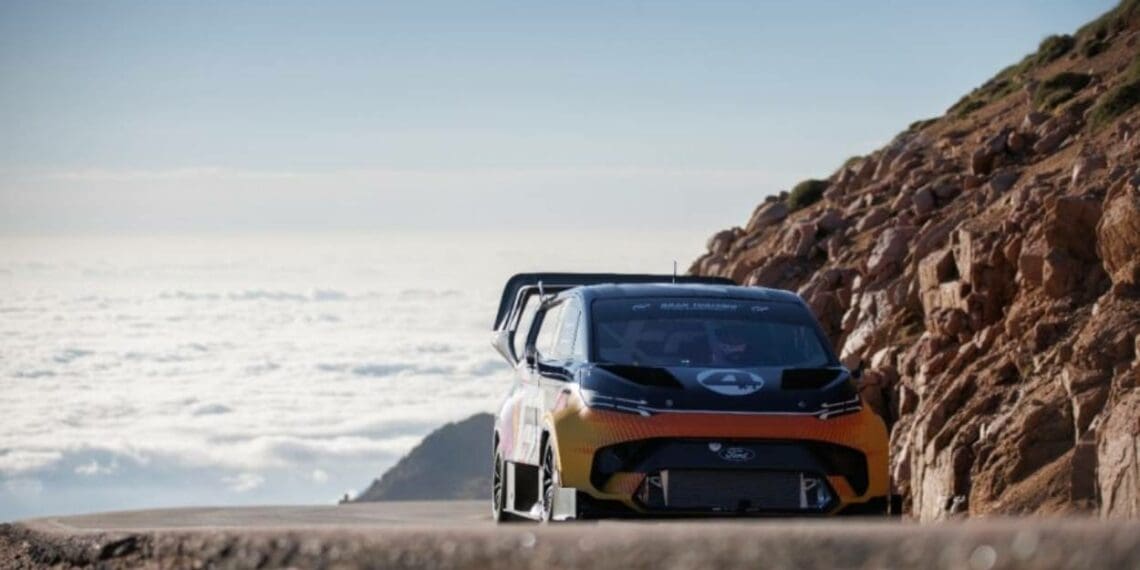 Ford SuperVan alcança novo recorde de Pikes Peak