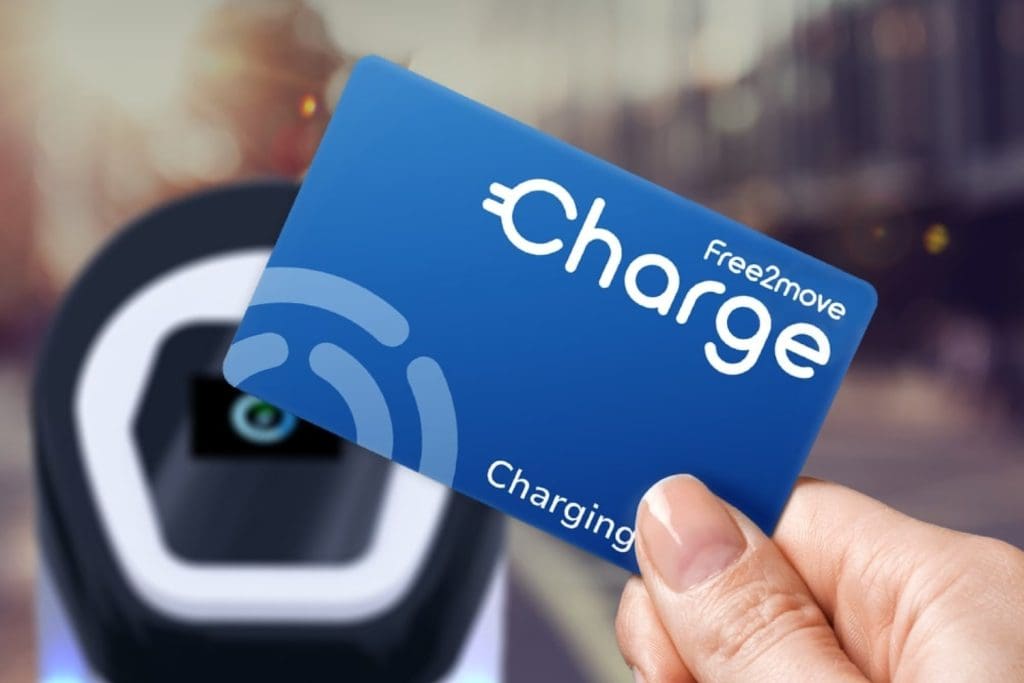 Stellantis lança serviço de carregamento de elétrico Free2Move Charge Go