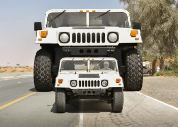 Esqueça o Cybertruck, este SUV é tão grande que tem uma casa dentro!