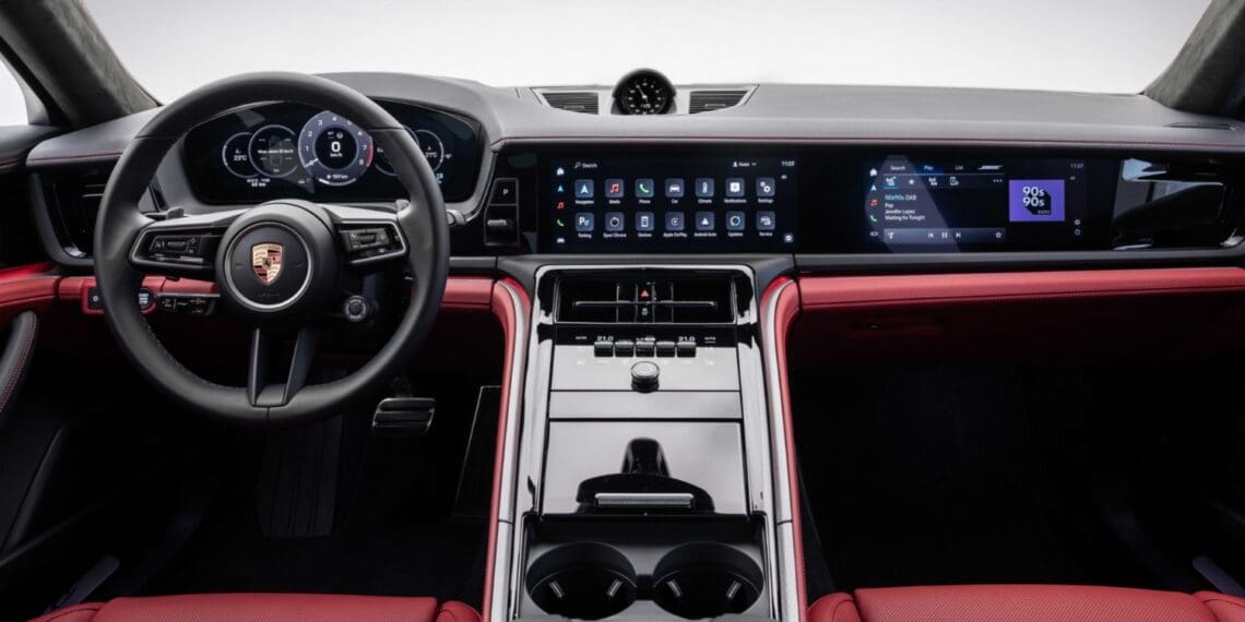 Porsche revela as primeiras imagens do interior do novo Panamera