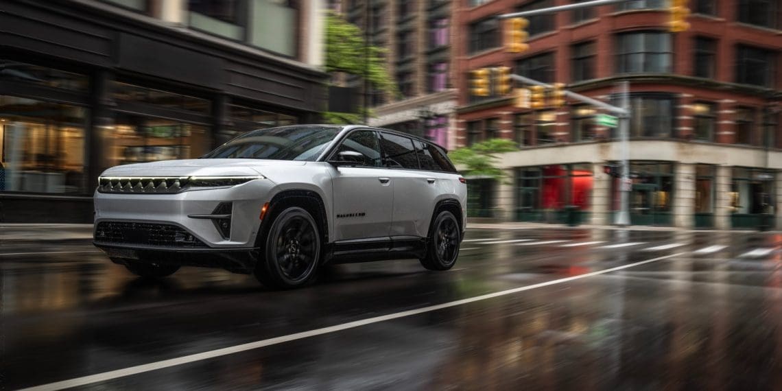 Jeep apresenta o novo Wagoneer S com 482 km de autonomia