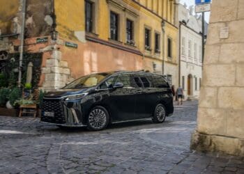 Lexus LM 350h: primeiro contacto com o monovolume mais luxuoso do mercado