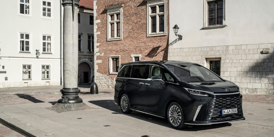 Lexus LM 350h: primeiro contacto com o monovolume mais luxuoso do mercado