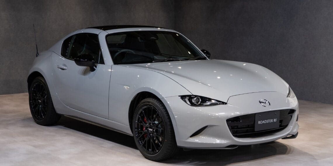 Renovado Mazda MX-5 com mais potência e estilo